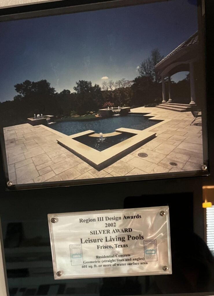 Luxury geometric swimming pool with integrated spa and natural stone decking by Leisure Living Pools Frisco Texas - 2002 National Spa Pool Institute Silver Award winner for residential concrete construction